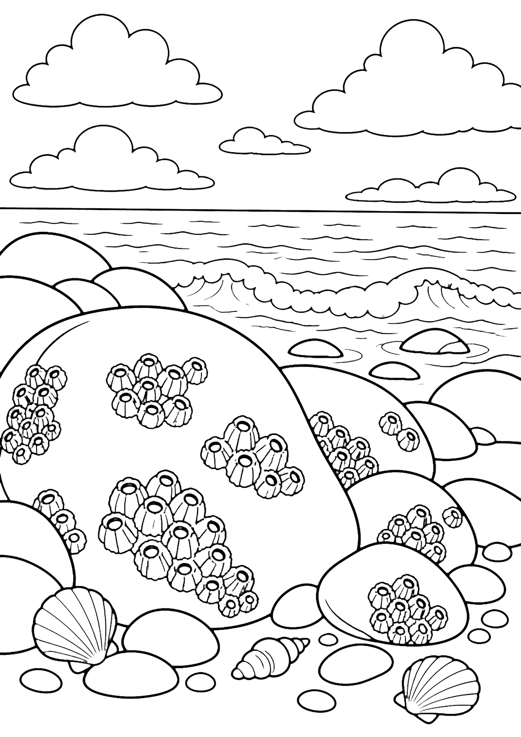 Ausmalbild einer Felsküste mit Gruppen von Seepocken auf großen runden Küstenfelsen, mit sanften Meereswellen, einigen einfachen Muscheln, großen Wolken und weitem Himmel. Geeignet für Kinder, Meeresthemen, Ausdrucke und Online-Ausmalen.