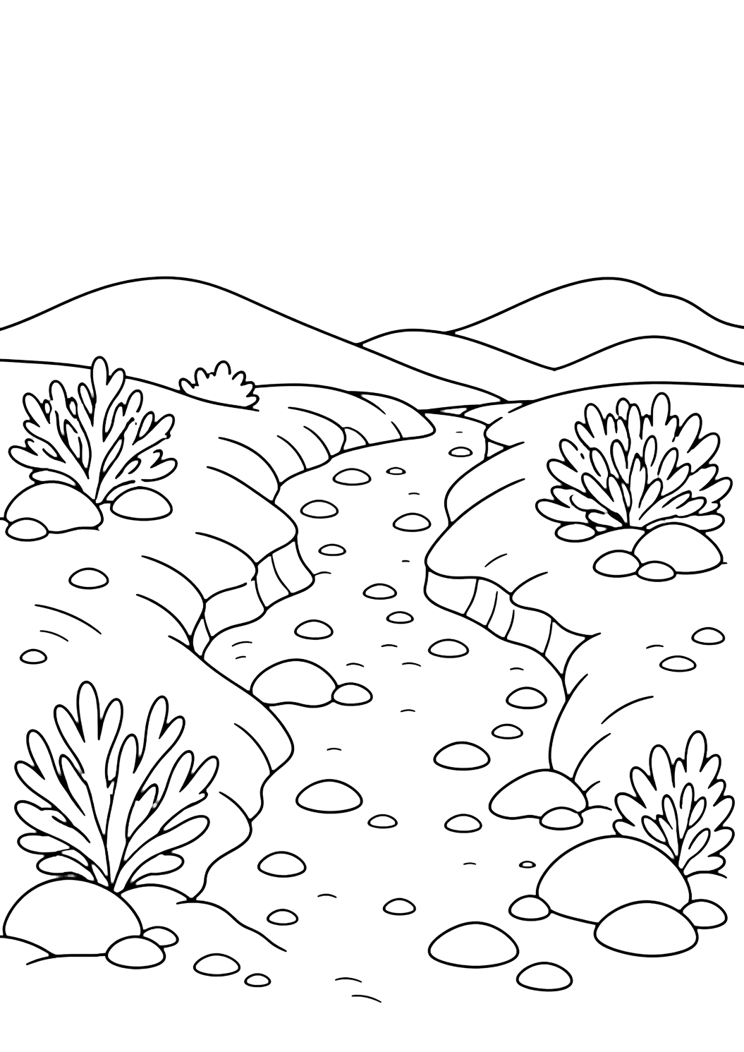 Ausmalbild mit einem Wüstenpfad und ein flacher trockener Wash als Pfad, der sich durch sandigen Wüstenboden schlängelt, mit glatten erhöhten Ufern auf beiden Seiten, runden Flusssteinen, einigen niedrigen Sträuchern, fernen niedrigen Hügeln und weitem Himmel. Geeignet für Kinder, Naturthemen, Ausdrucke und Online-Ausmalen.