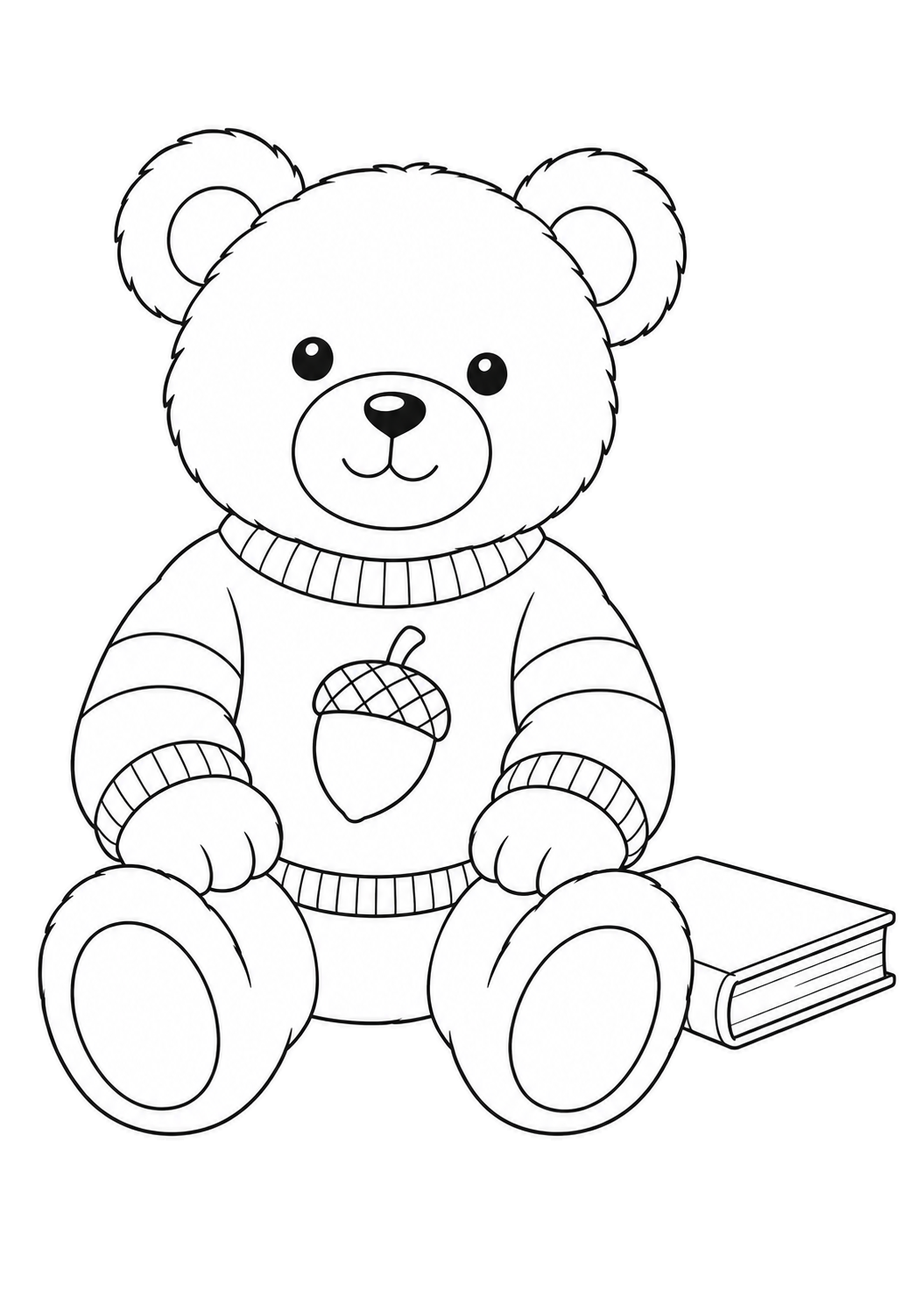 Ourson en peluche assis avec un gland sur son pull, des manches rayées et un livre fermé à côté.